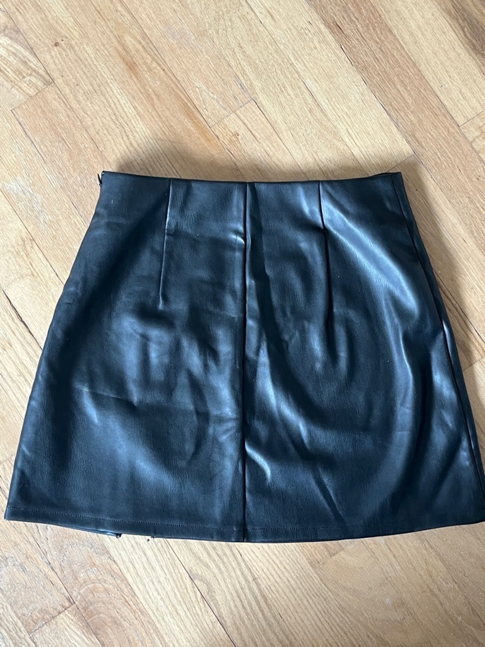 Hollister Black Faux Leather Mini Skirt with Front Seam and Small Slit - Picture 3 of 7